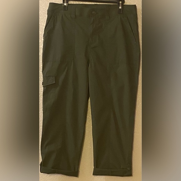 CHICO’S Convertible Poplin Cargo Crops size1.5 = M/10 - Picture 5 of 17